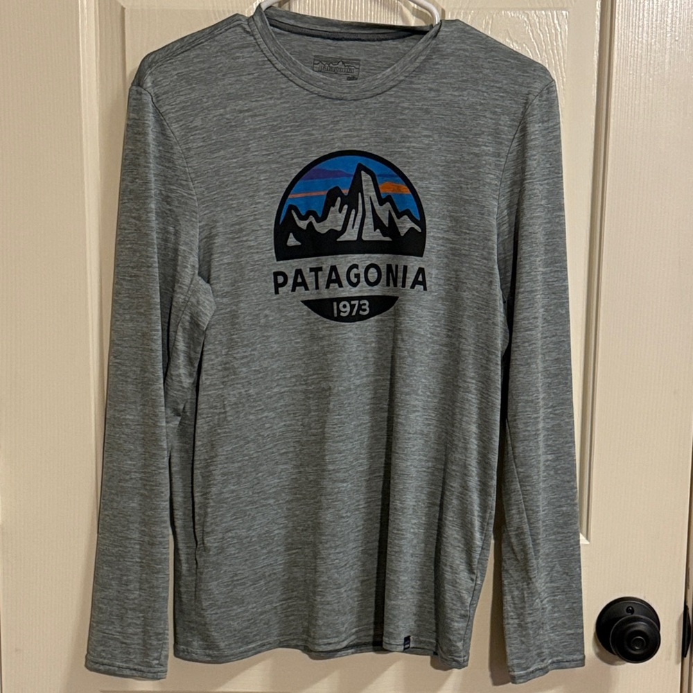 Patagonia Heather Gray Graphic Long Sleeve Baselayer